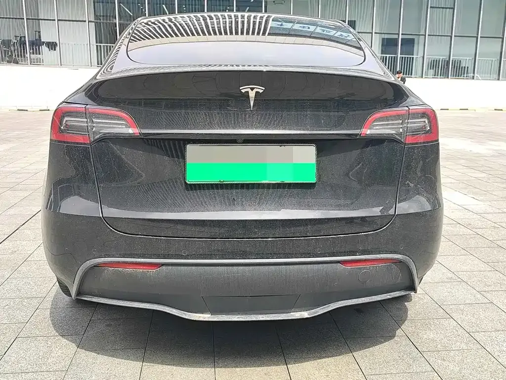 Tesla Model Y — фото 8