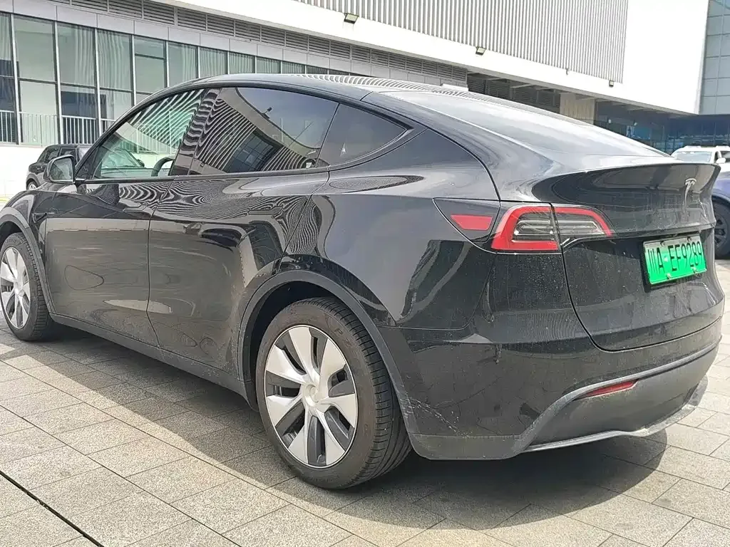 Tesla Model Y — фото 5
