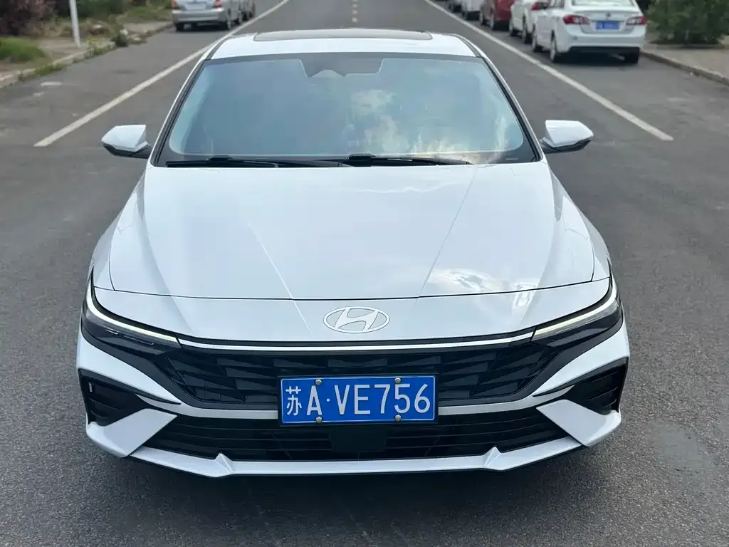 Hyundai Elantra — фото 4