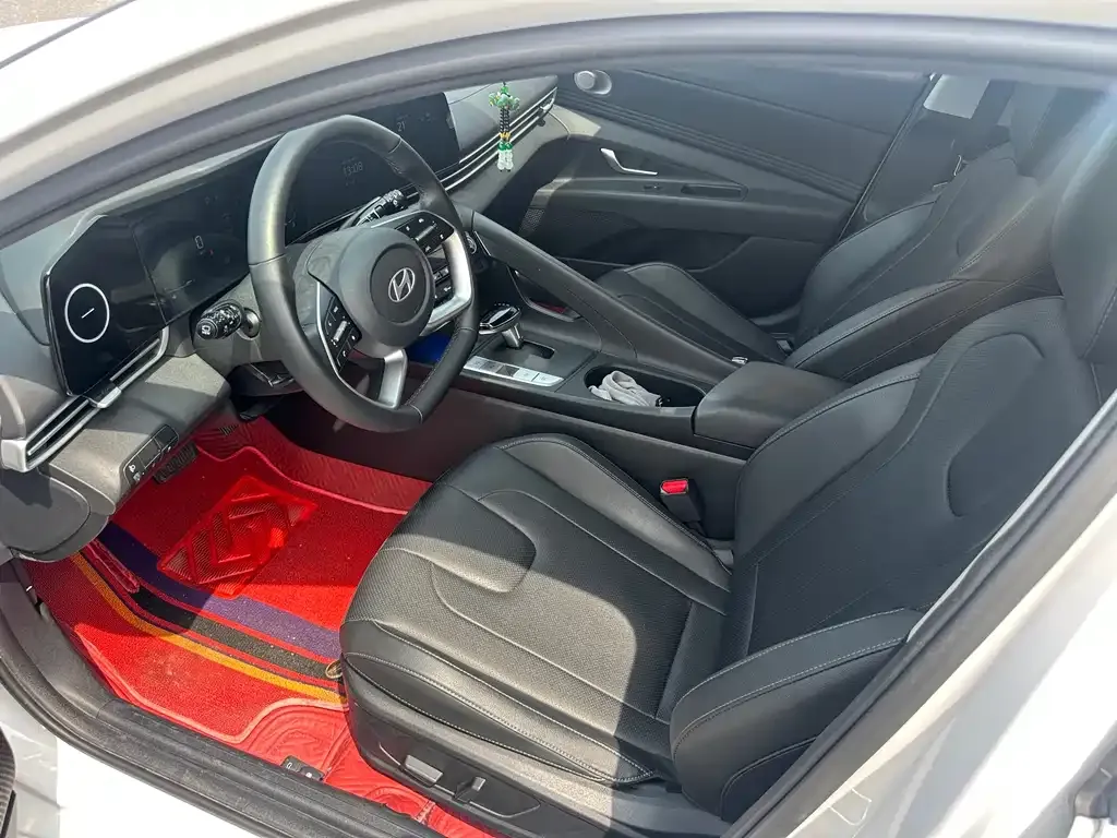 Hyundai Elantra — фото 3