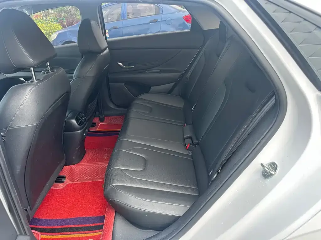 Hyundai Elantra — фото 2
