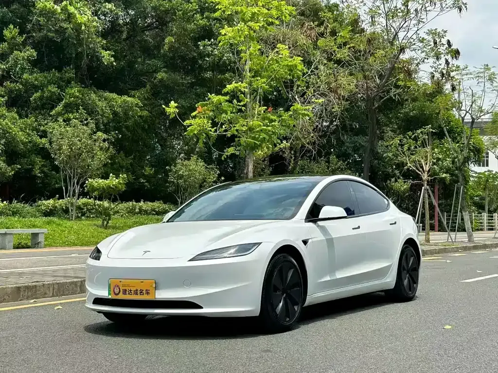 Tesla Model 3 — фото 1