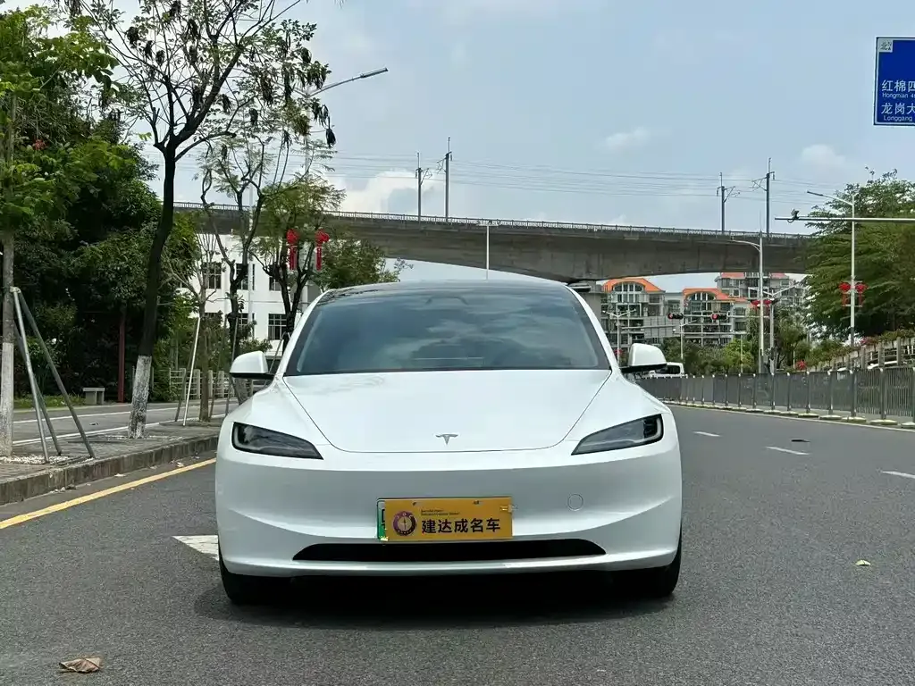 Tesla Model 3 — фото 7