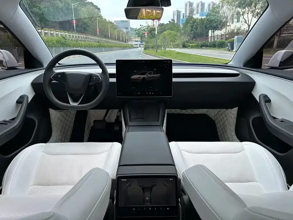 Tesla Model 3 — фото 9