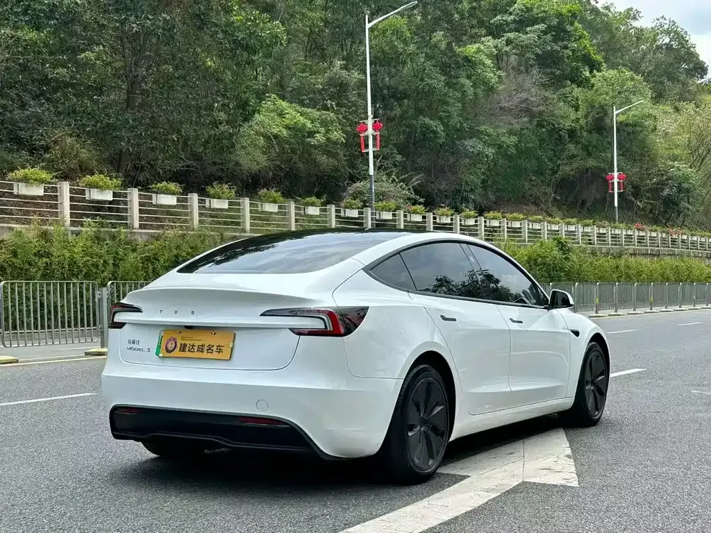 Tesla Model 3 — фото 6