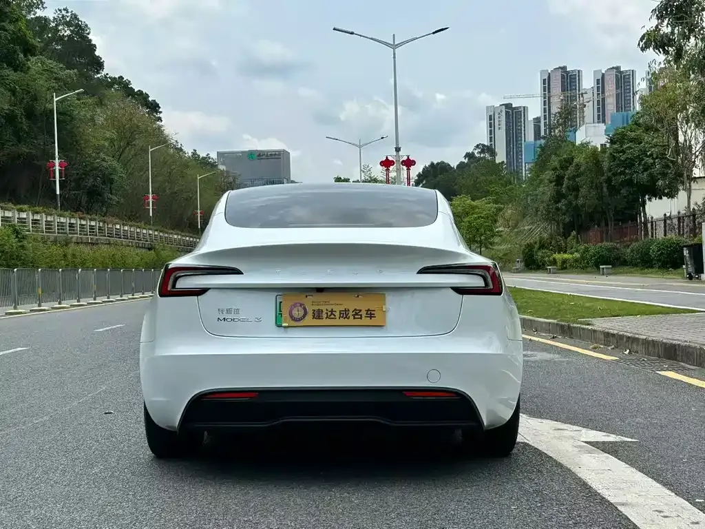 Tesla Model 3 — фото 4