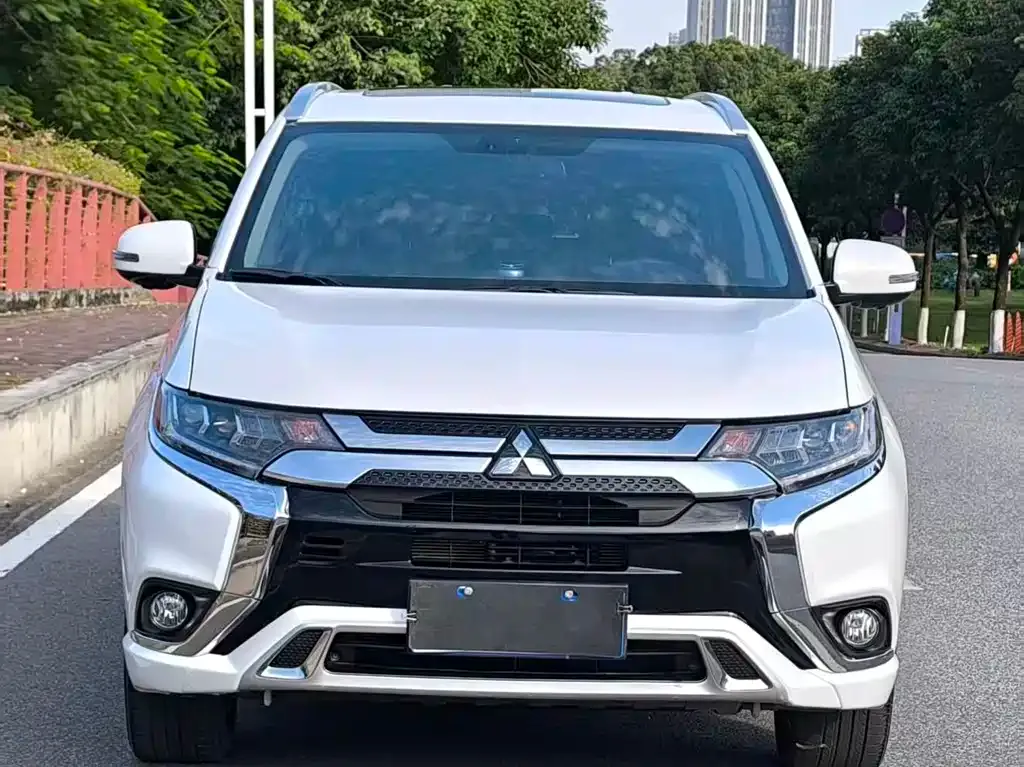 Mitsubishi Outlander — фото 5