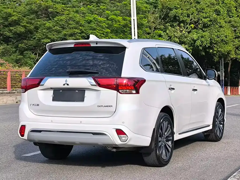 Mitsubishi Outlander — фото 6