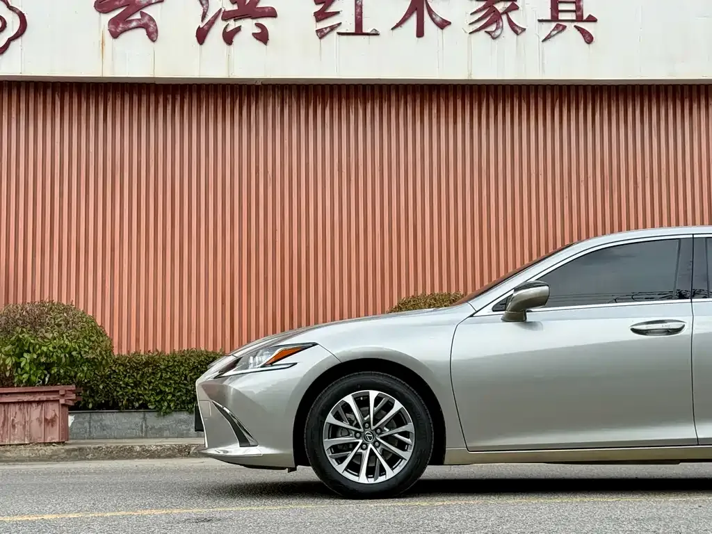 Lexus ES — фото 2