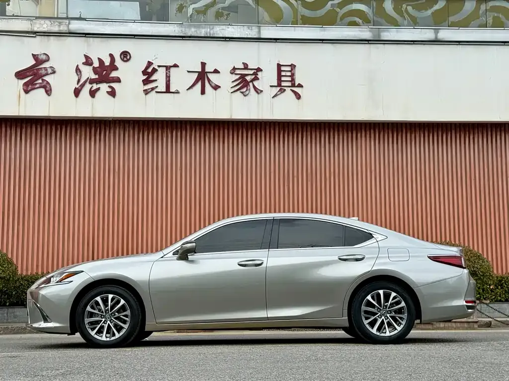 Lexus ES — фото 10