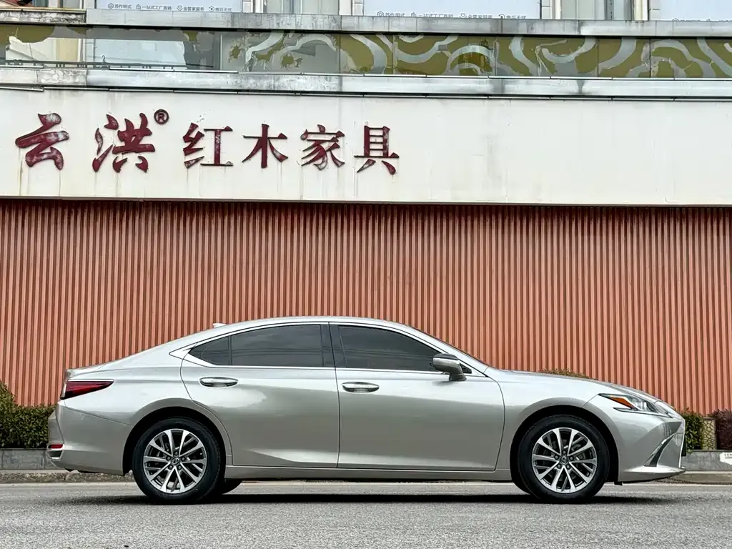 Lexus ES — фото 7