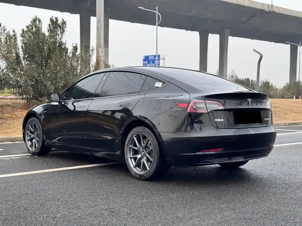 Tesla Model 3 — фото 7