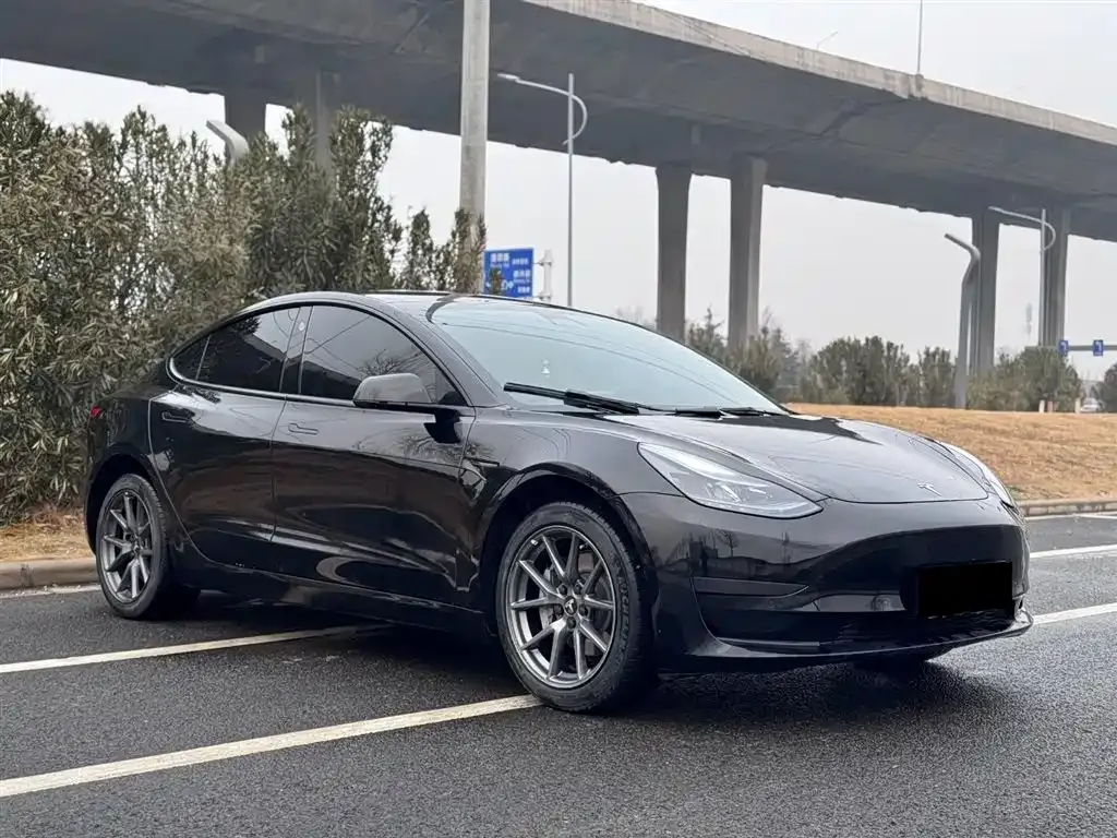 Tesla Model 3 — фото 9