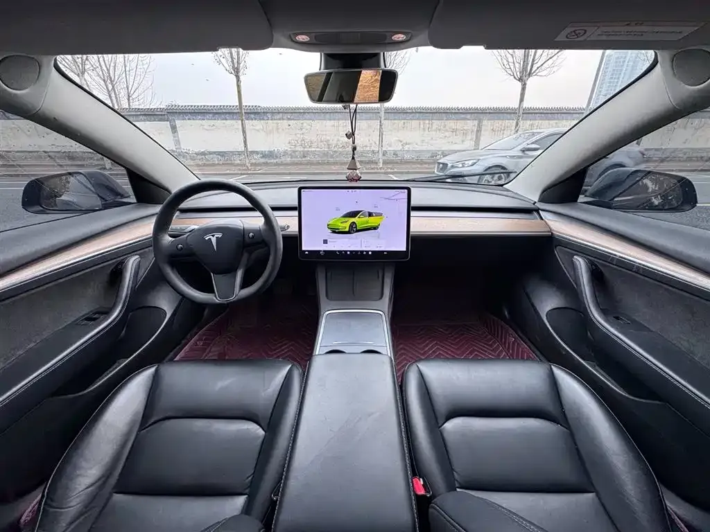 Tesla Model 3 — фото 2
