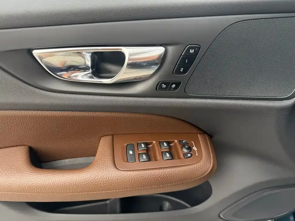 Volvo S60 — фото 10