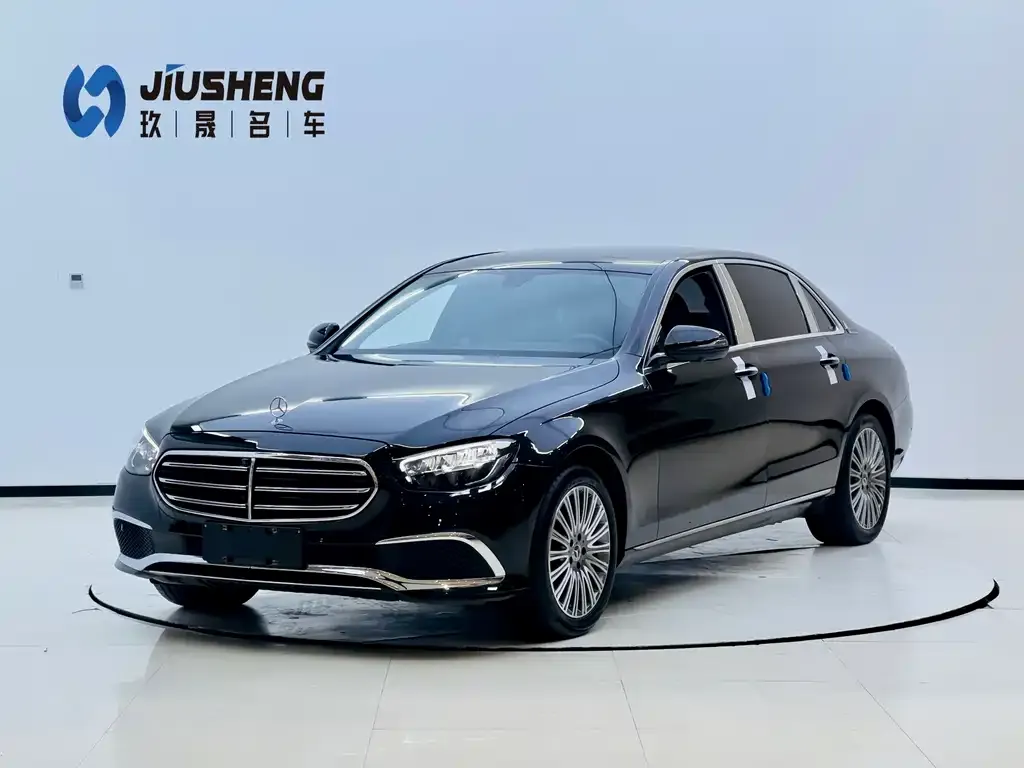 Mercedes-Benz E-Class — фото 1