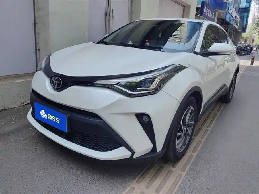 Toyota C-HR — фото 1