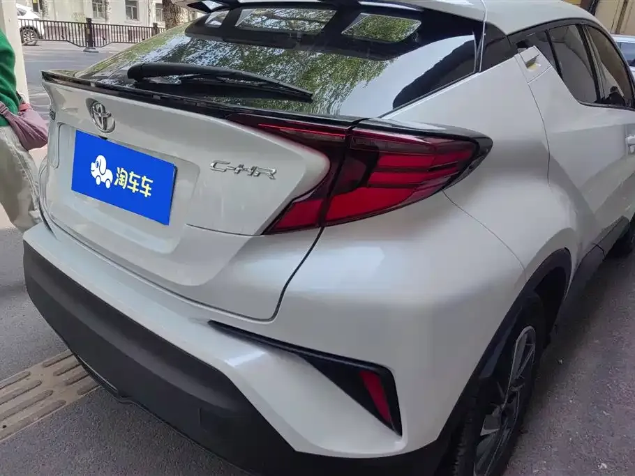 Toyota C-HR — фото 9
