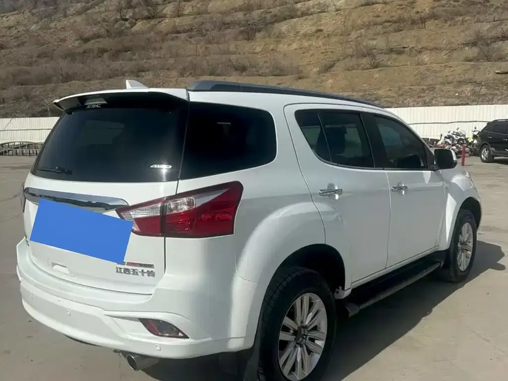 Isuzu MU-X 2023 из CN, фото 9