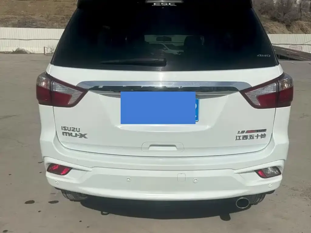 Isuzu MU-X 2023 из CN, фото 2