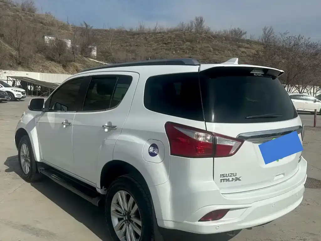 Isuzu MU-X 2023 из CN, фото 6