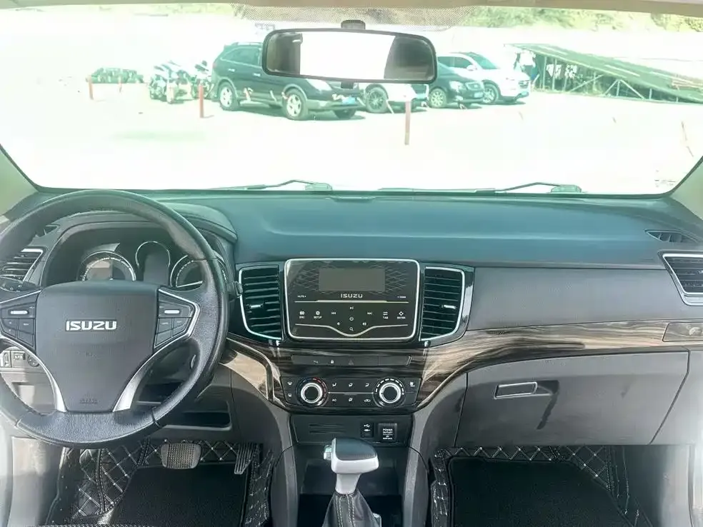 Isuzu MU-X 2023 из CN, фото 5