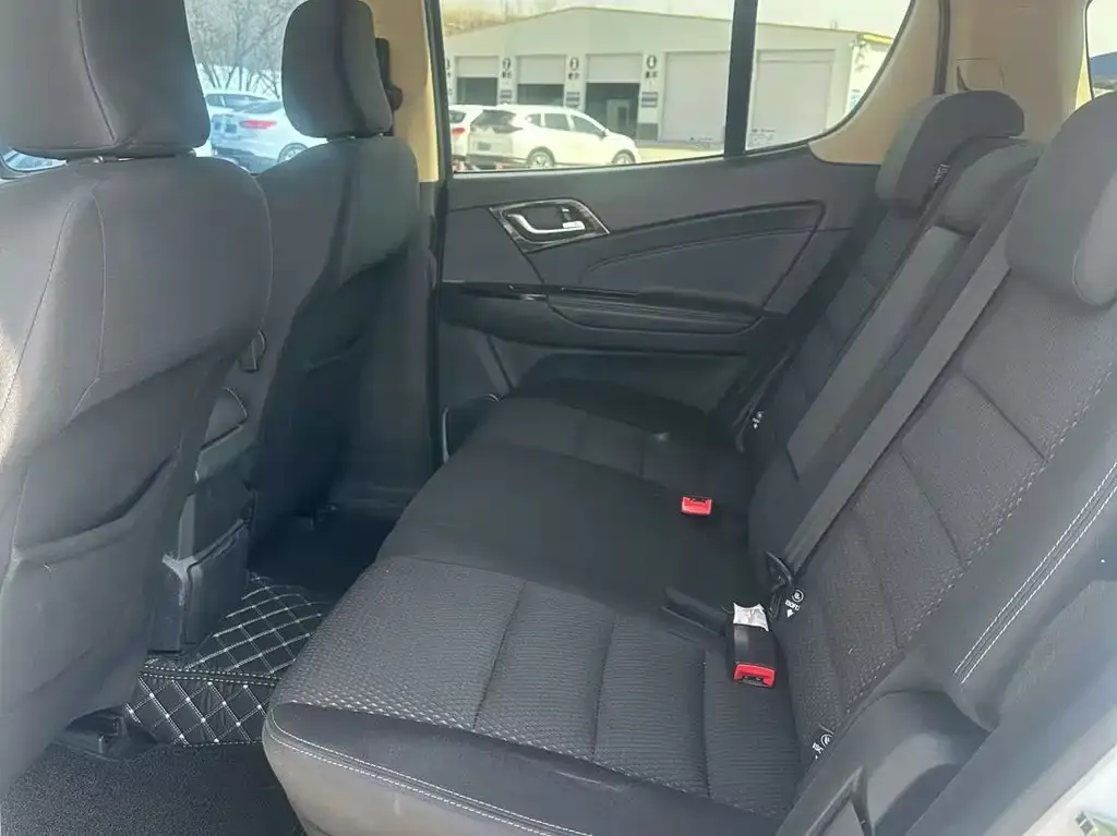 Isuzu MU-X 2023 из CN, фото 3