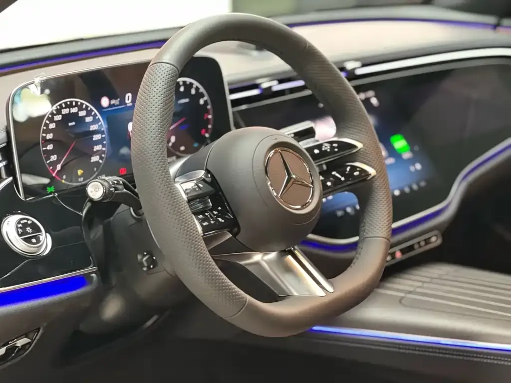 Mercedes-Benz E-Class — фото 10