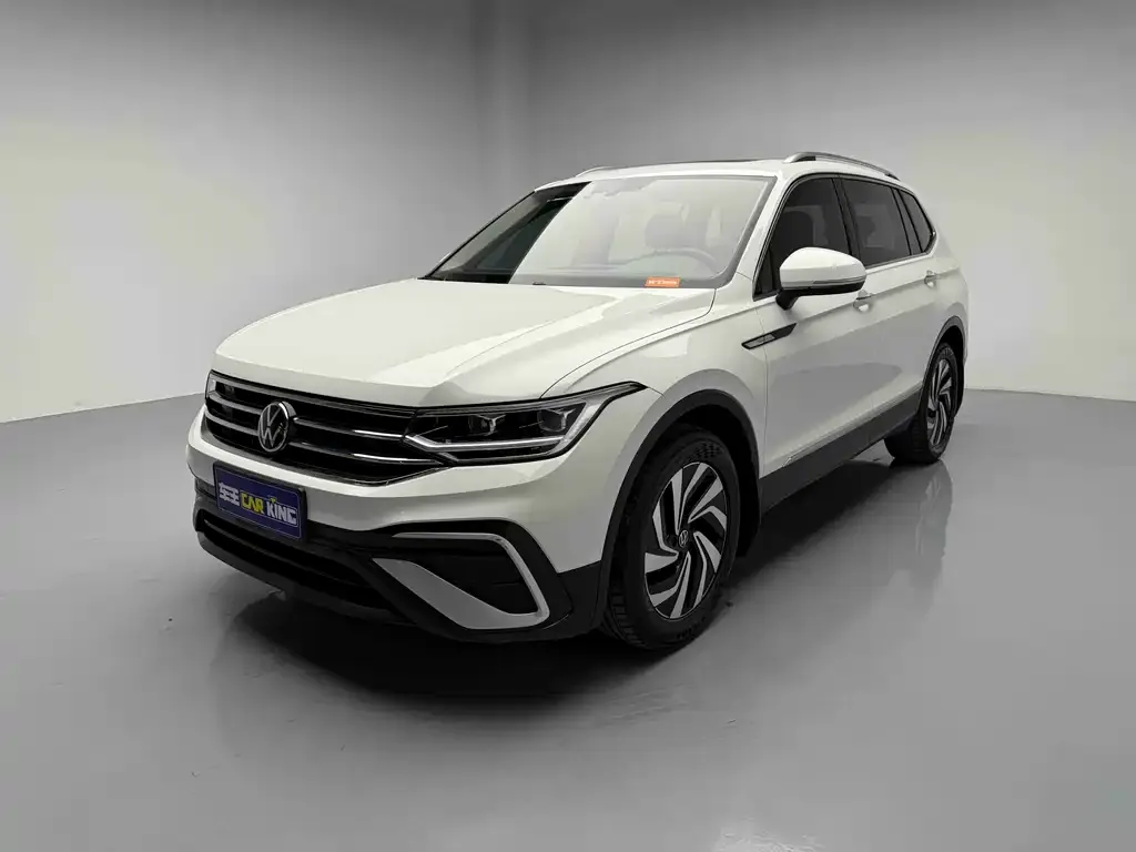 Volkswagen Tiguan L — фото 1