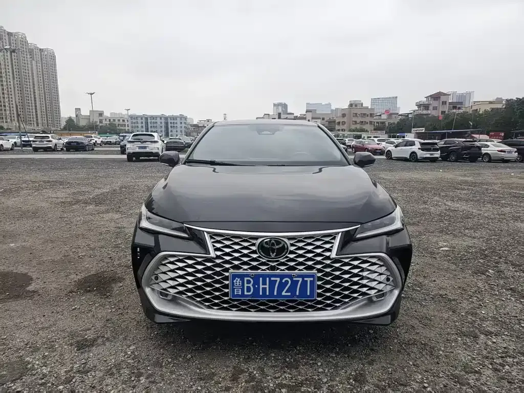 Toyota Avalon — фото 1