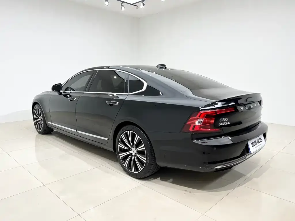 Volvo S90 — фото 9