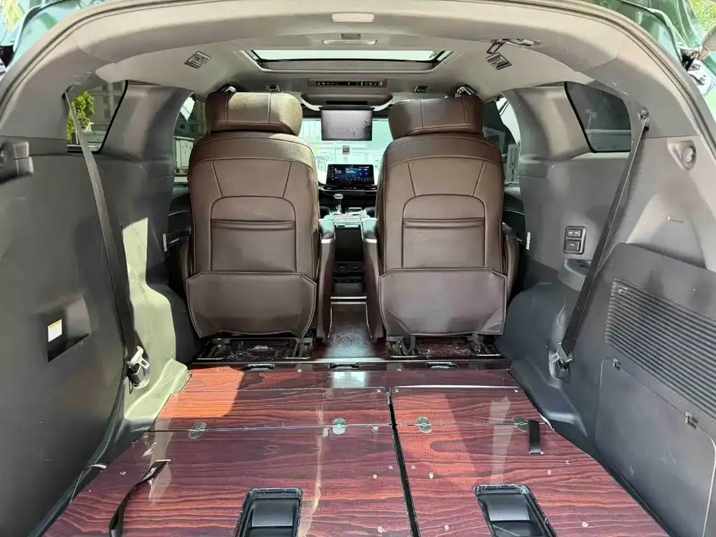 Toyota Sienna — фото 9
