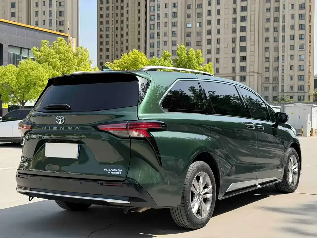 Toyota Sienna — фото 3