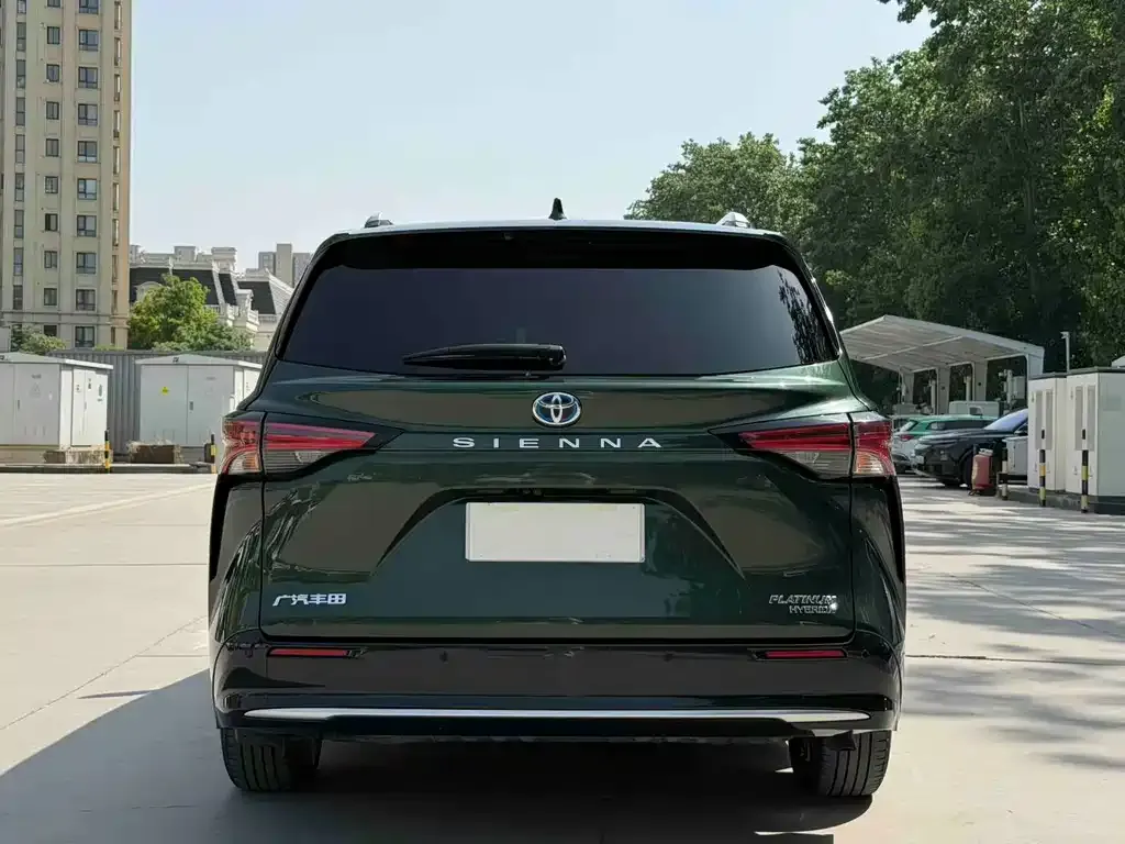 Toyota Sienna — фото 2