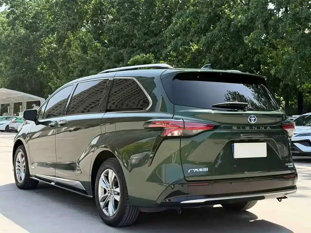 Toyota Sienna — фото 4