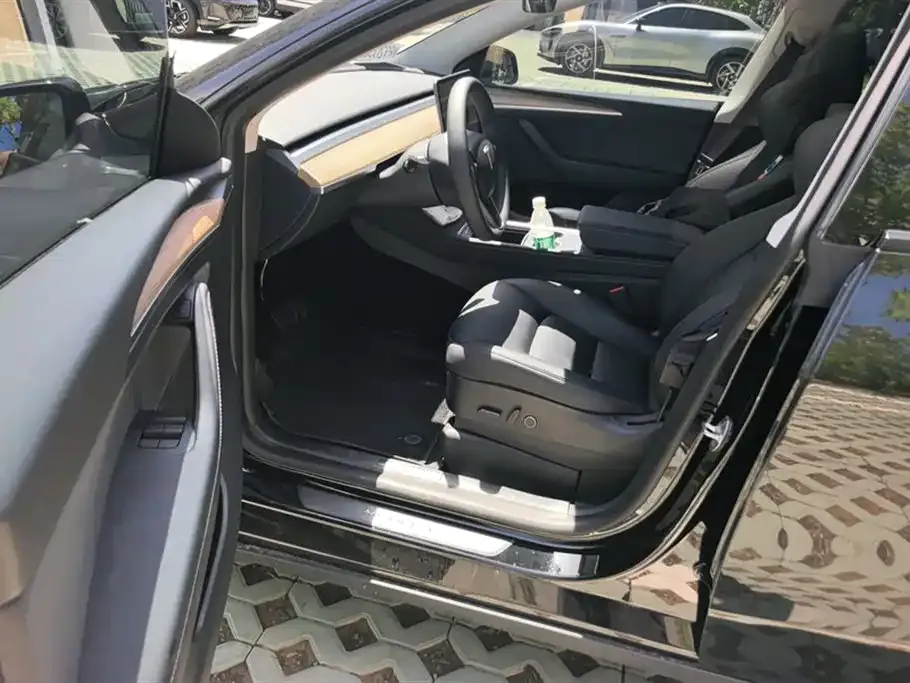 Tesla Model Y — фото 9