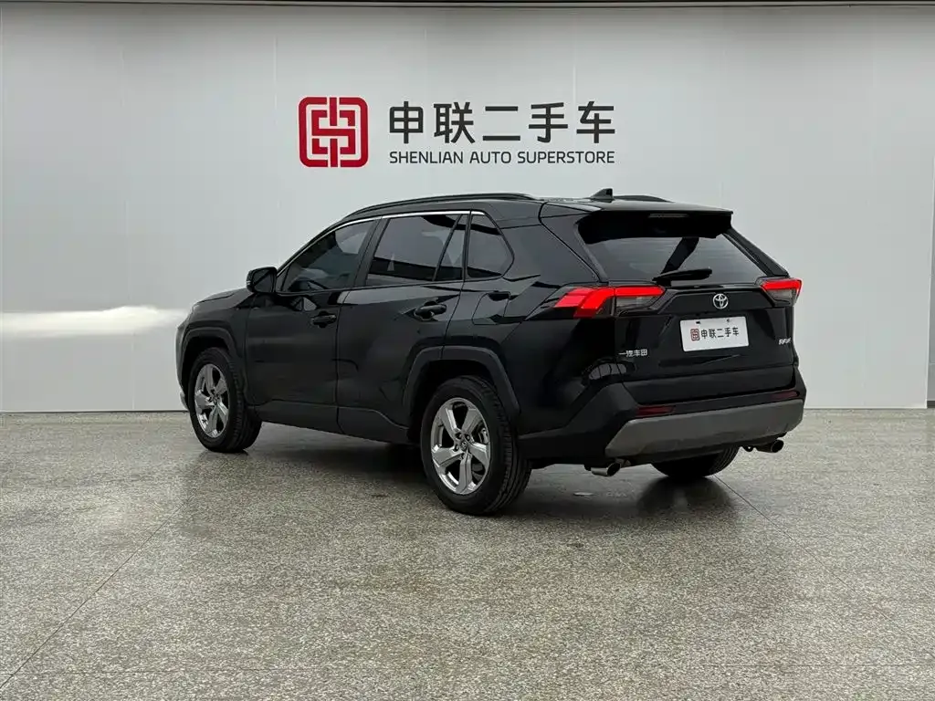Toyota RAV4 — фото 5