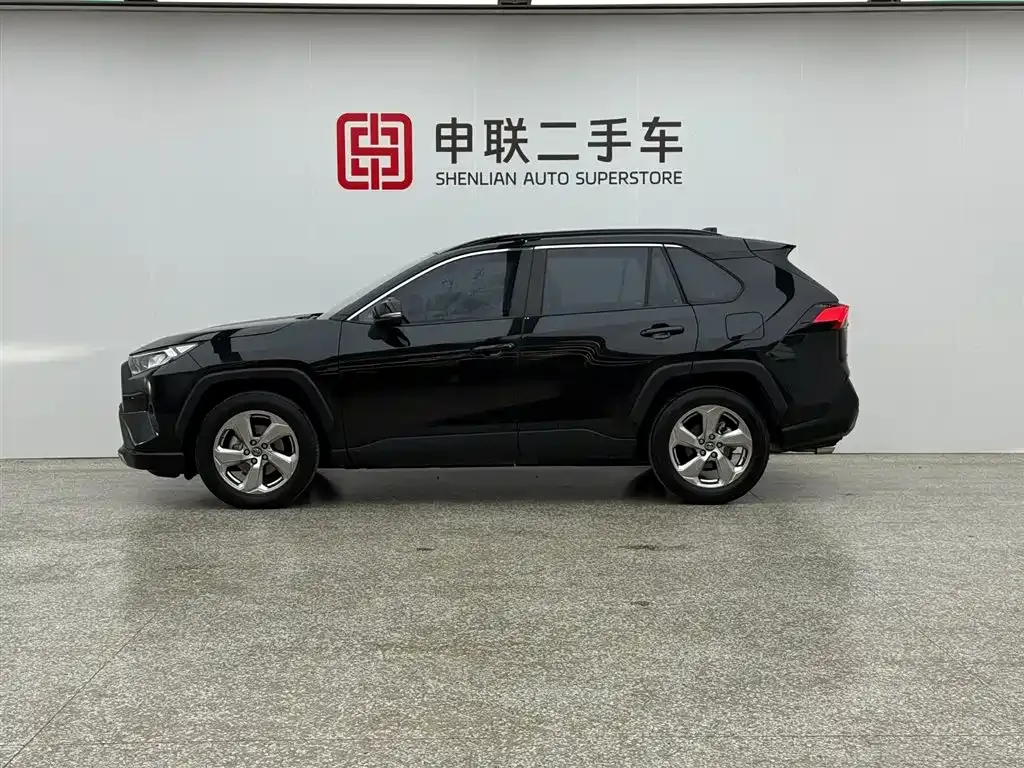 Toyota RAV4 — фото 8