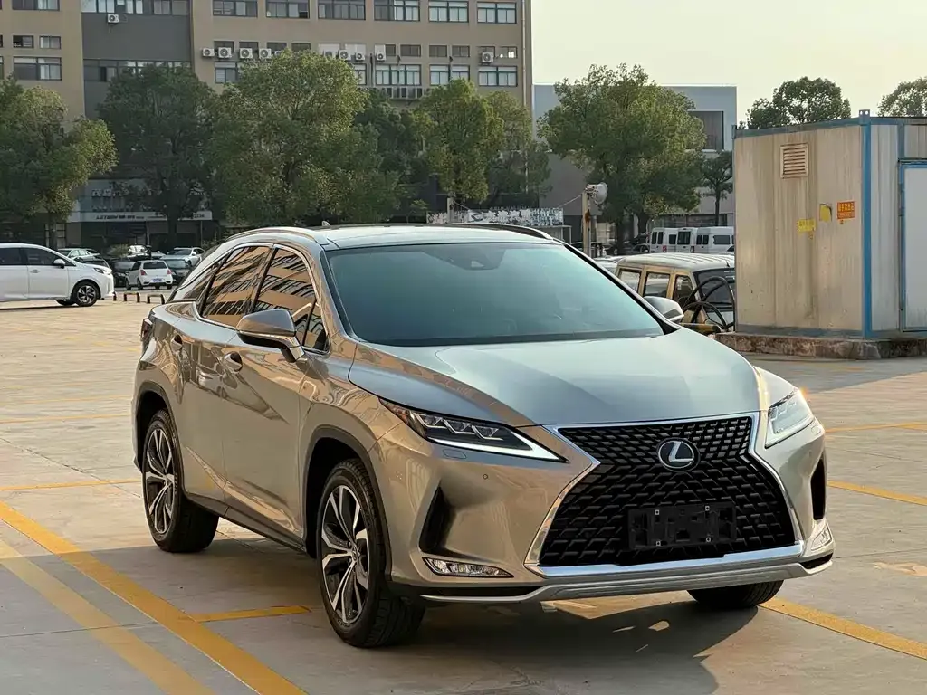 Lexus RX — фото 1