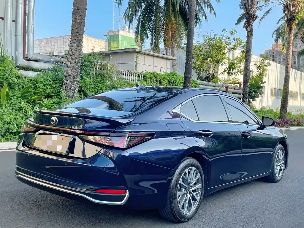 Lexus ES — фото 10