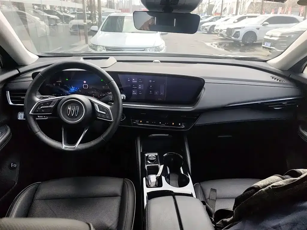 Buick Envision Plus — фото 9