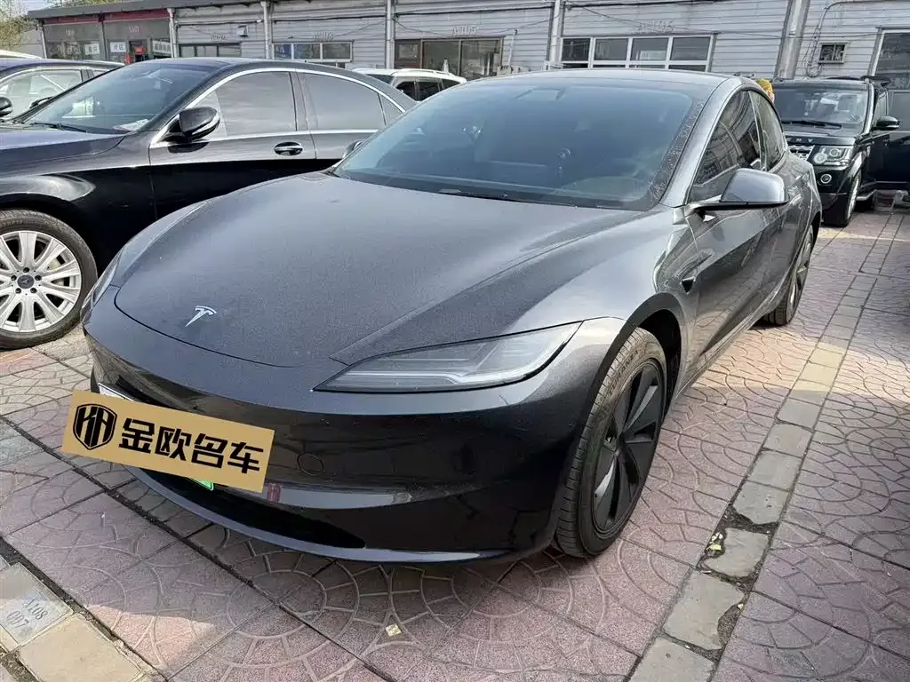 Tesla Model 3 — фото 1