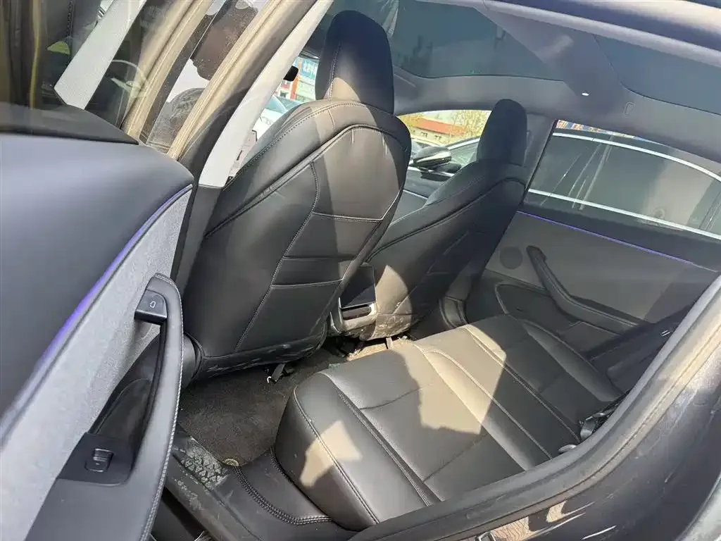 Tesla Model 3 — фото 3
