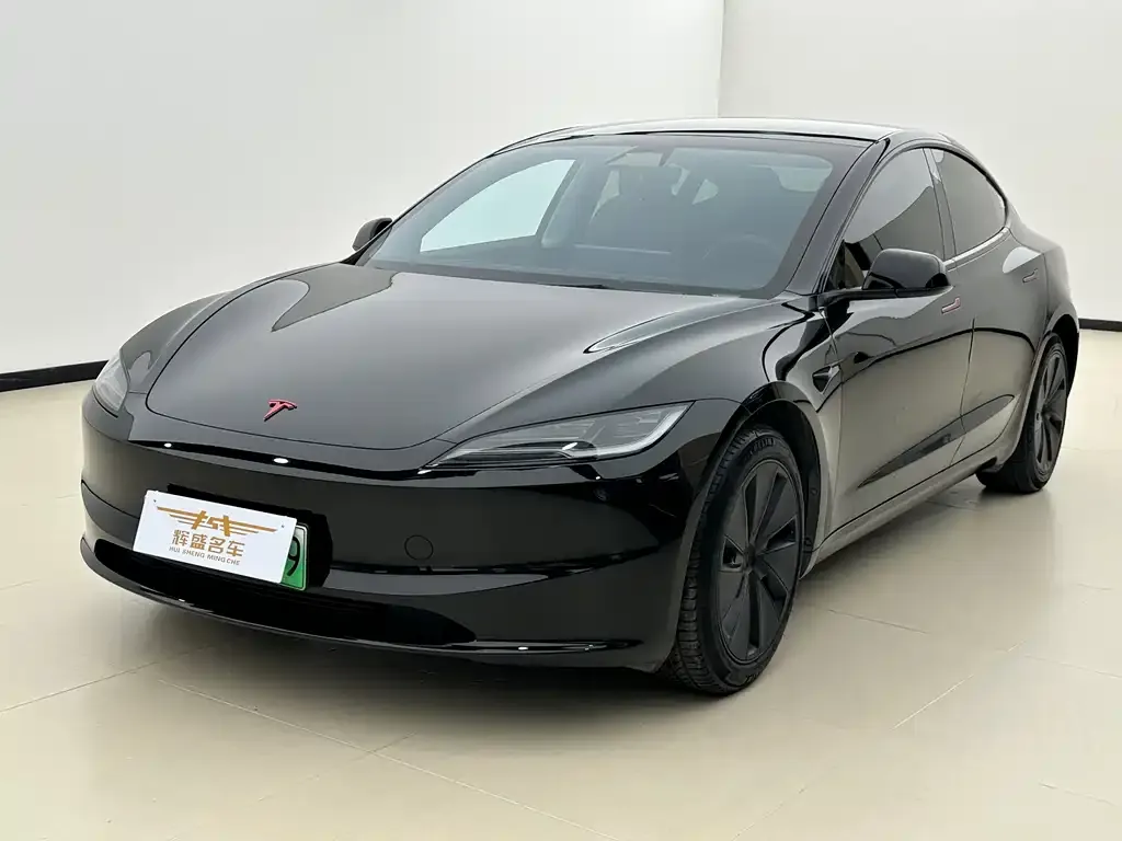 Tesla Model 3 — фото 1