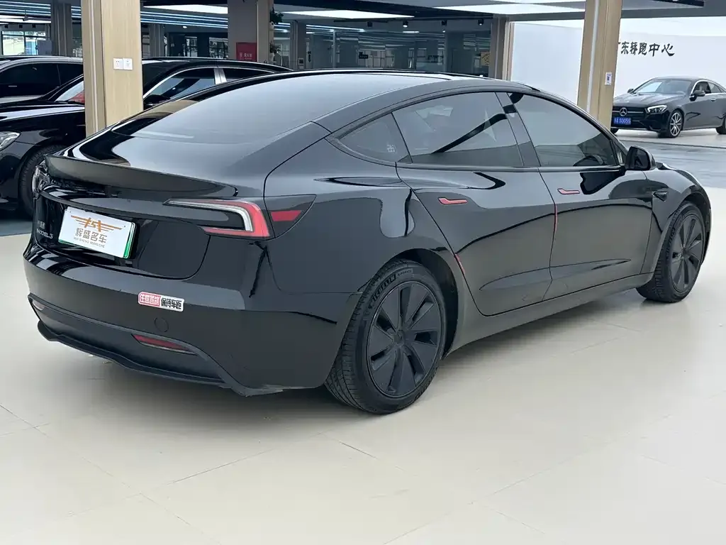 Tesla Model 3 — фото 7