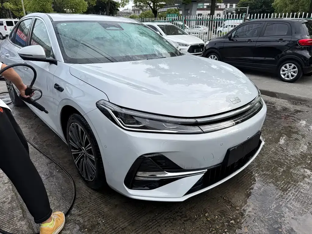 Geely Galaxy A7 — фото 1