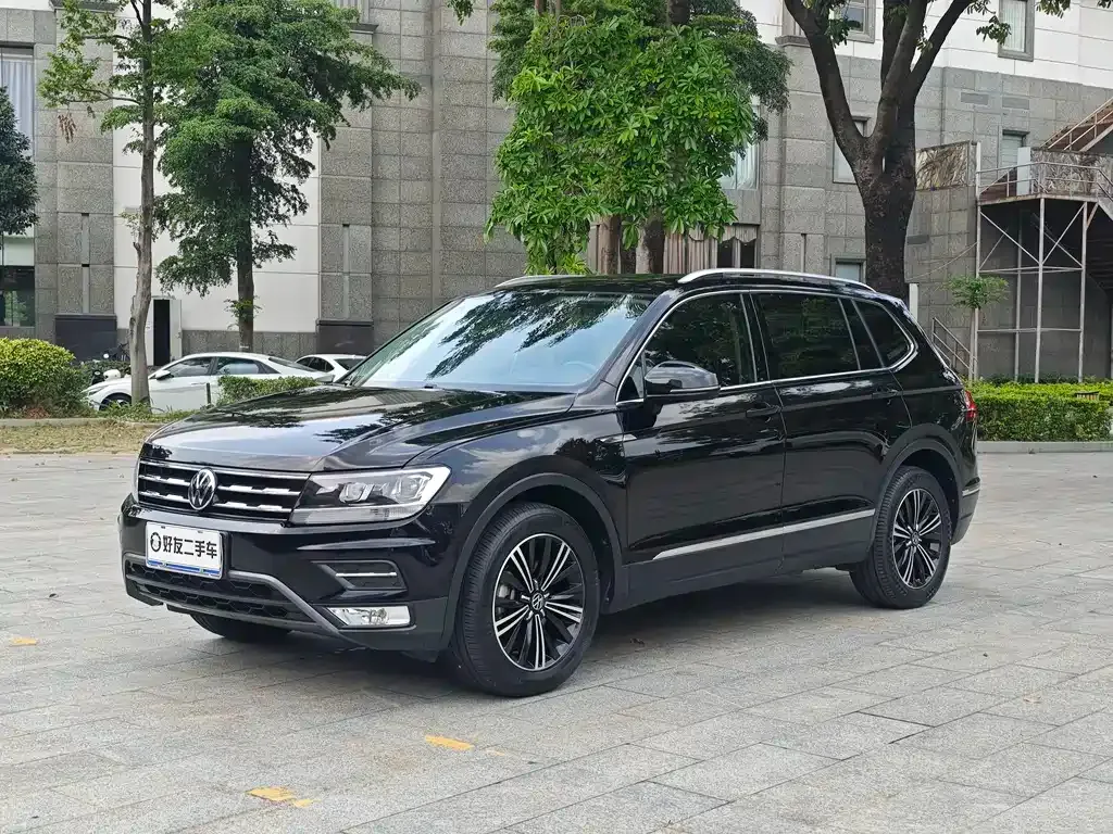 Volkswagen Tiguan L — фото 1