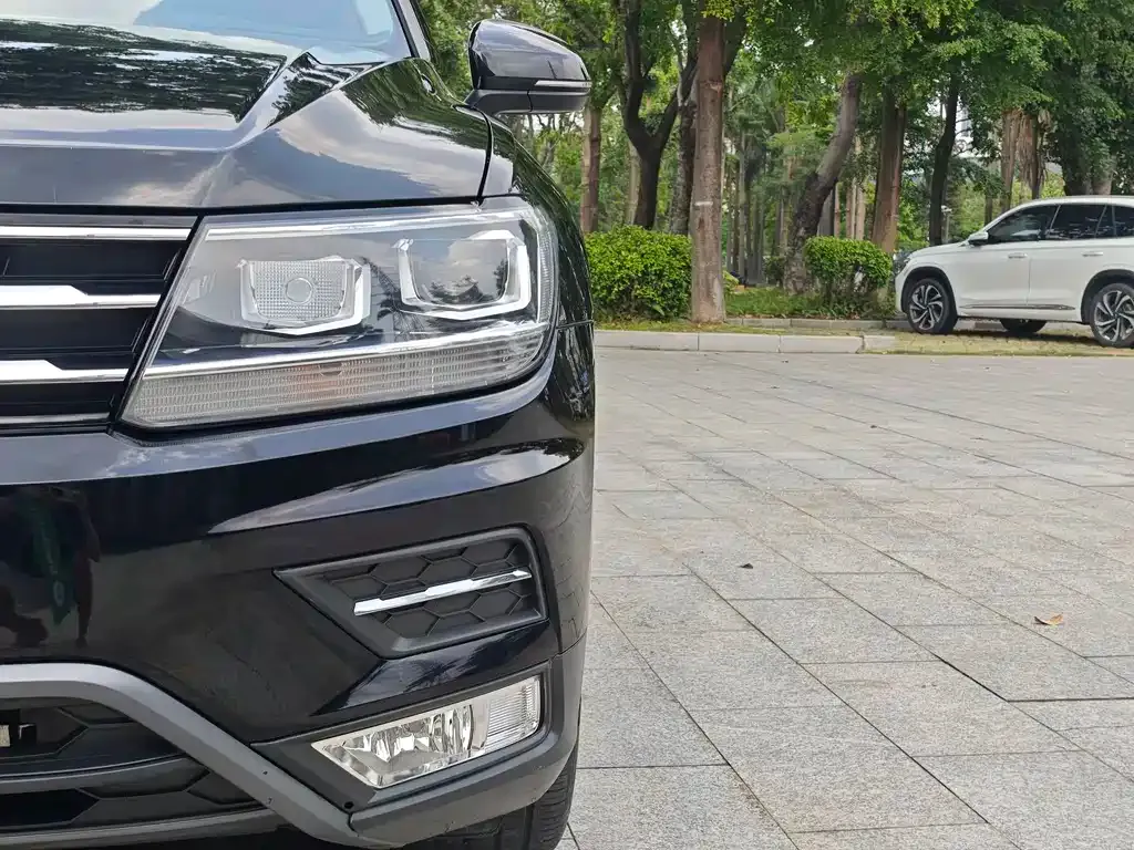 Volkswagen Tiguan L — фото 4