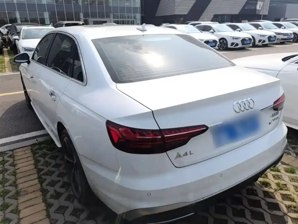 Audi A4L 2024 из CN, фото 5