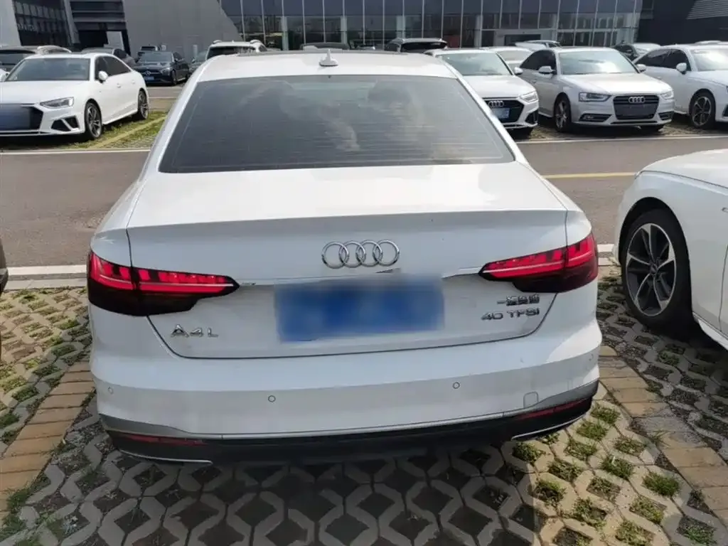 Audi A4L 2024 из CN, фото 4